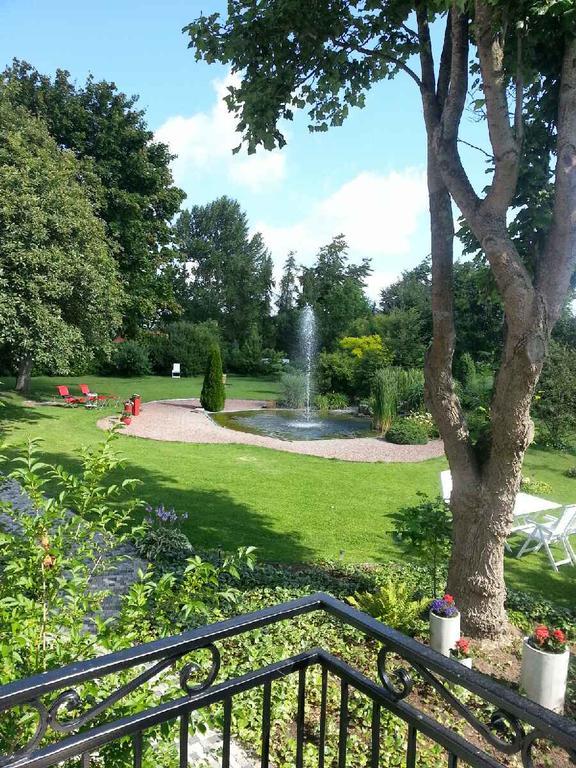 Solrosen I Simrishamn - Oesterlen Экстерьер фото